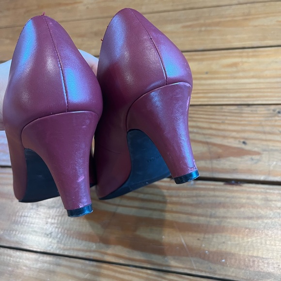 (388) ARRAY RED HEELS - Picture 7 of 9